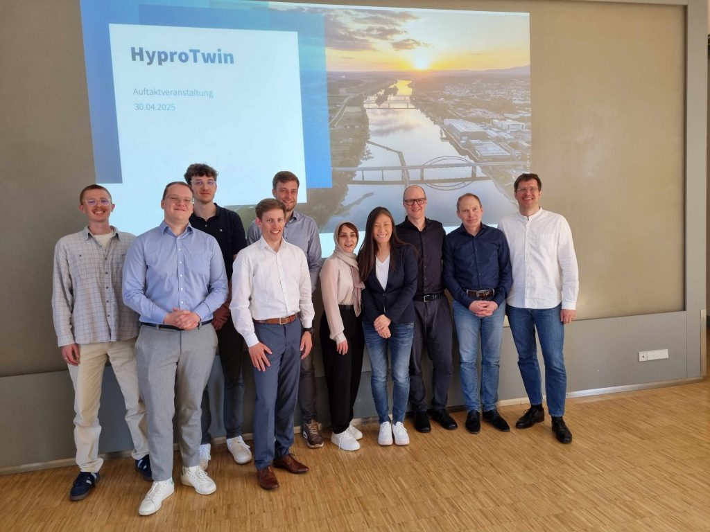 Teamfoto nach der öffentlichen Auftakt-Veranstaltung in Karlsruhe
